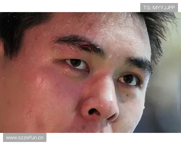 张志磊脱下训练装瞬间富豪既视感，随手几样东西把我打蒙了